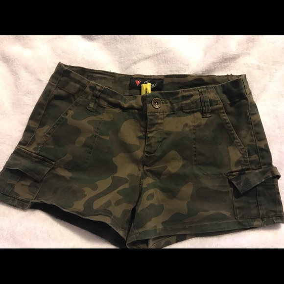 guess camo shorts